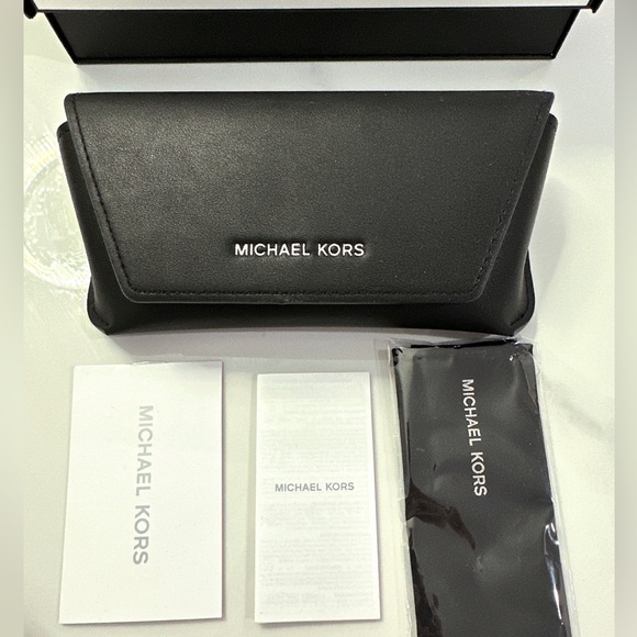 Michael Kors MK2188 WASHINGTON Sunglasses
by Michael Kors - Picture 3 of 5